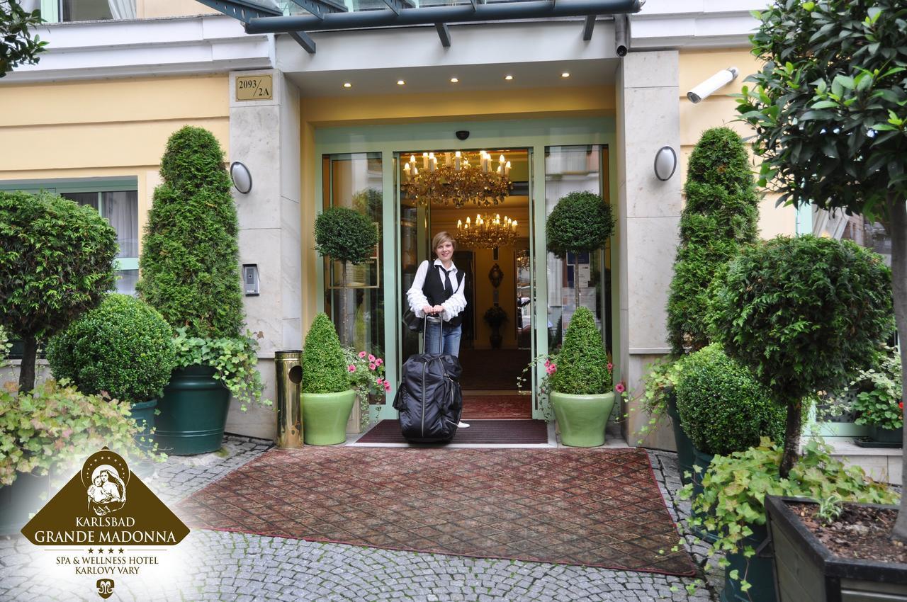 ホテル Karlsbad Grande Madonna エクステリア 写真